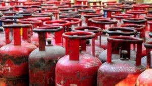 Paytm से घर बैठे LPG सिलेंडर की बुकिंग करें और पाएं 2700 का बेमिसाल कैशबैक